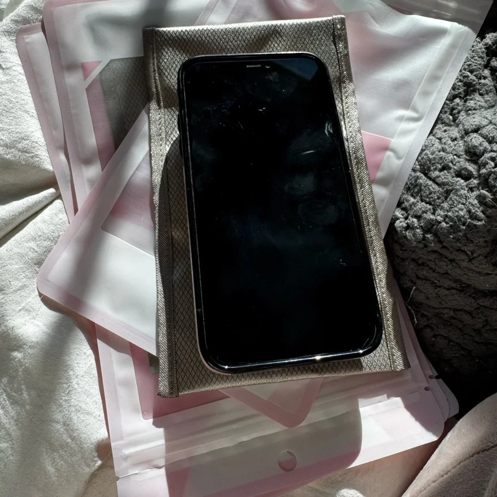 Faraday phone case and holds credit cards
